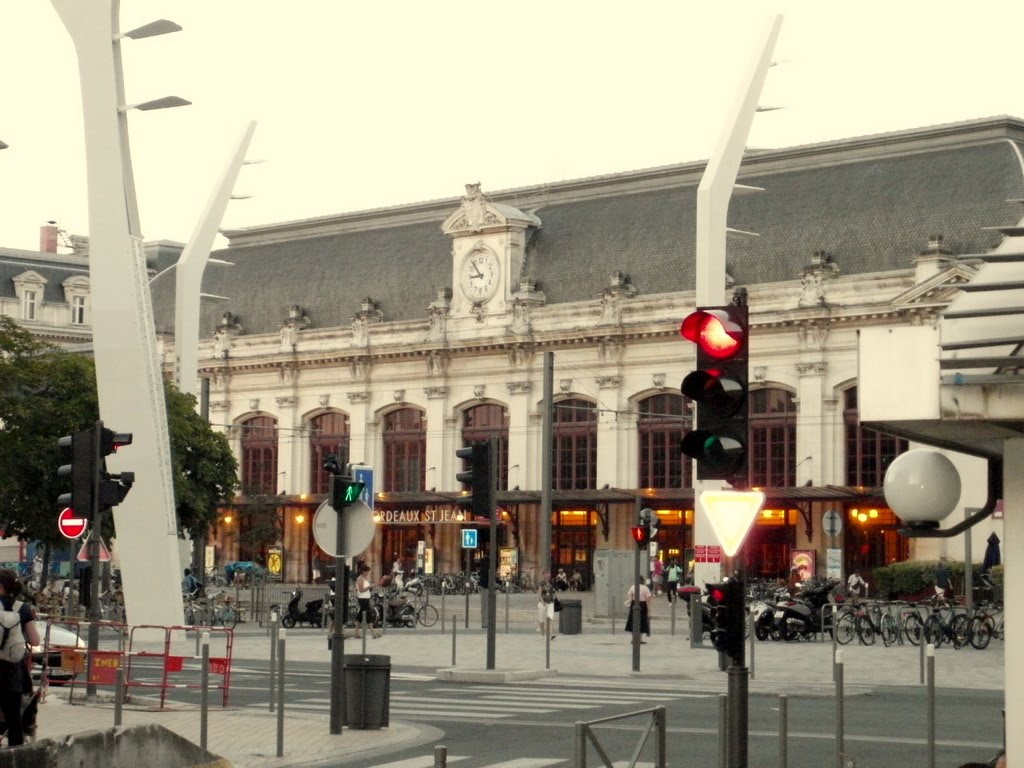 Station Bordeaux.. 21 Aug. 2010 by Gerold Vluggen