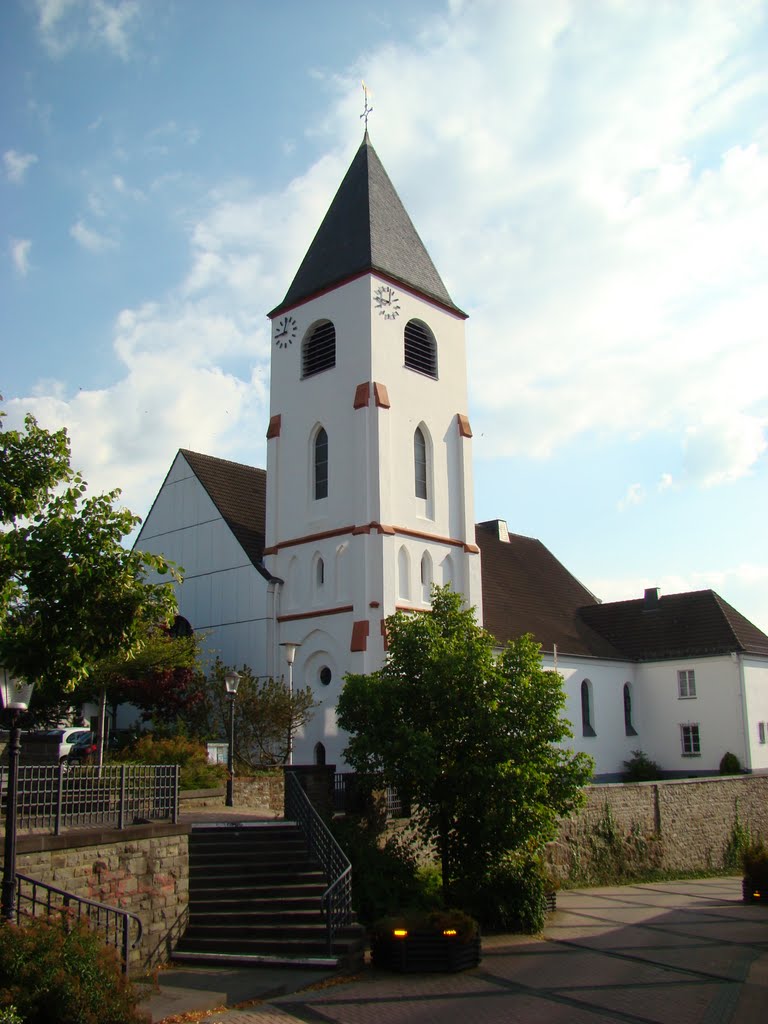 Kall ( St. Nikolaus Kirche ) August 2010 by DortmundWestfalica