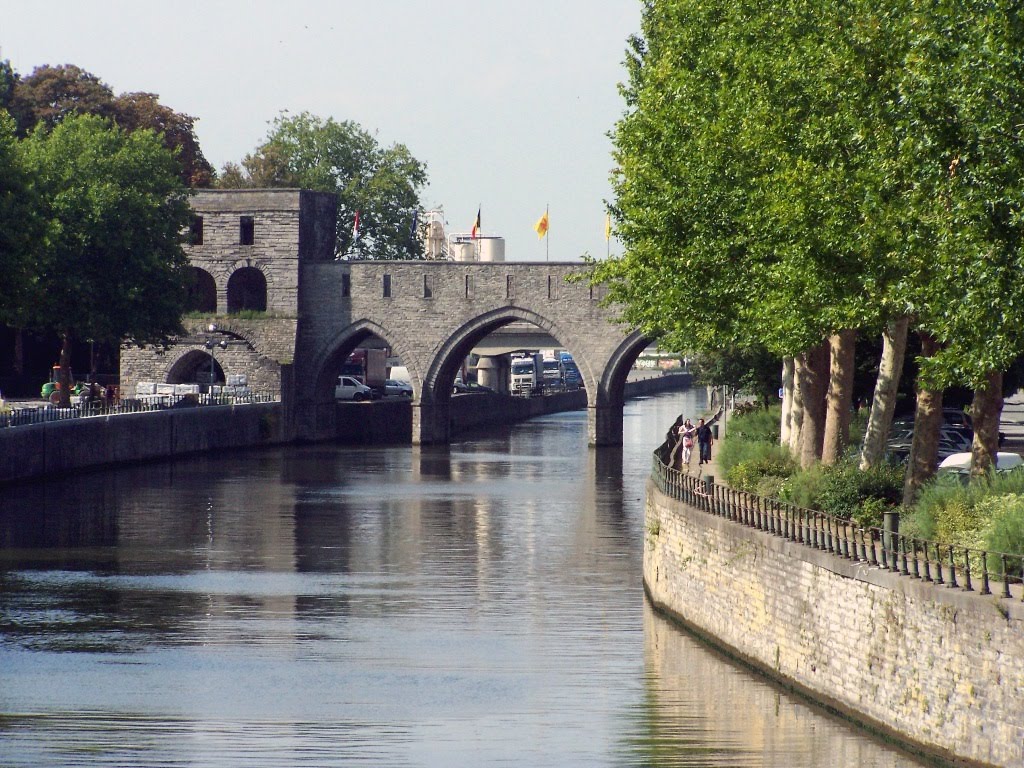 Tournai, Pont de Loup by tonywatson