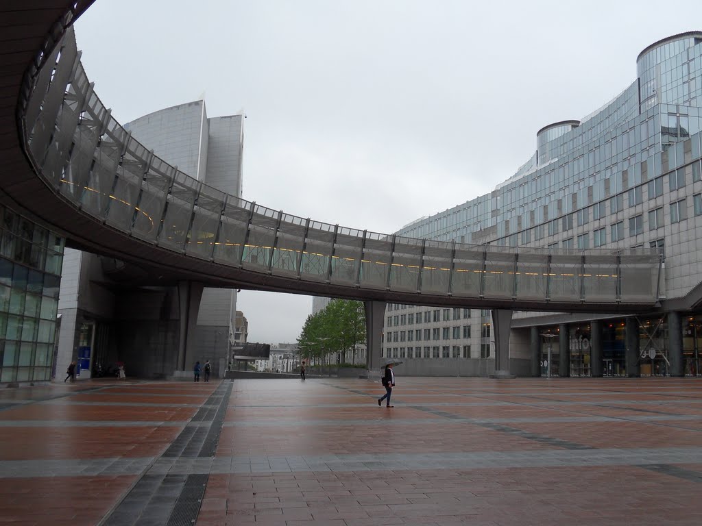 Square in front of the EU parliament office buildings. by Polis 2010-2011