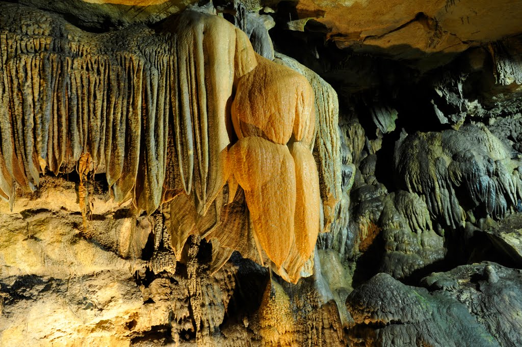 Grotte de Labeil by Jean HIBLOT