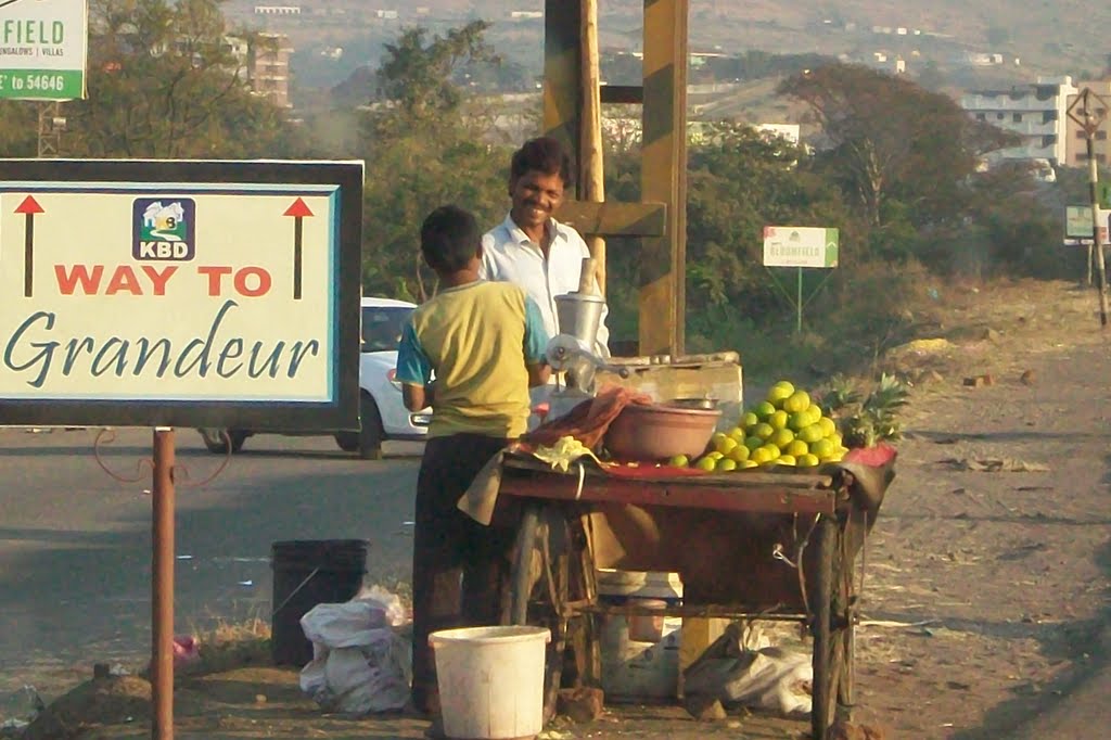 Orange Juice on the National Highway 4 - Grandeur, Maharashtra, India (2009) by G. Romanini