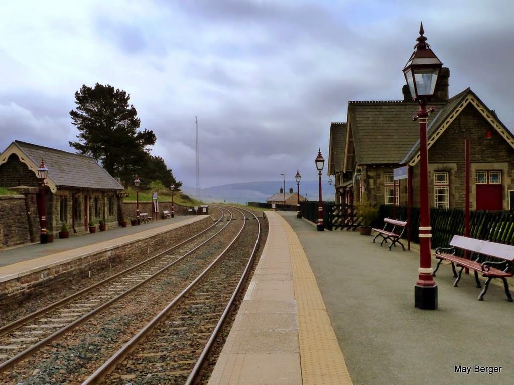 Mb - View towards South - Dent Station Main Building converted into a Guest House by ♫ Swissmay 2