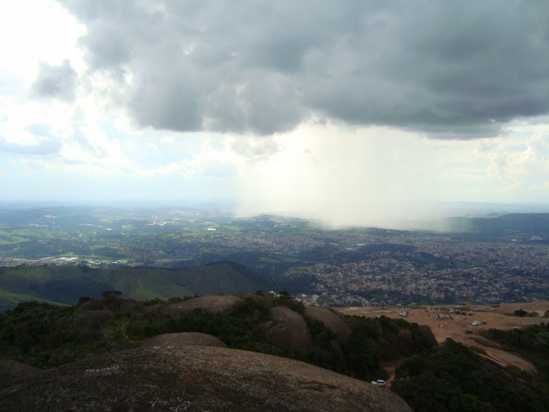 Chuva em Atibaia (Vista da Pedra Grande) by Márcia Souza