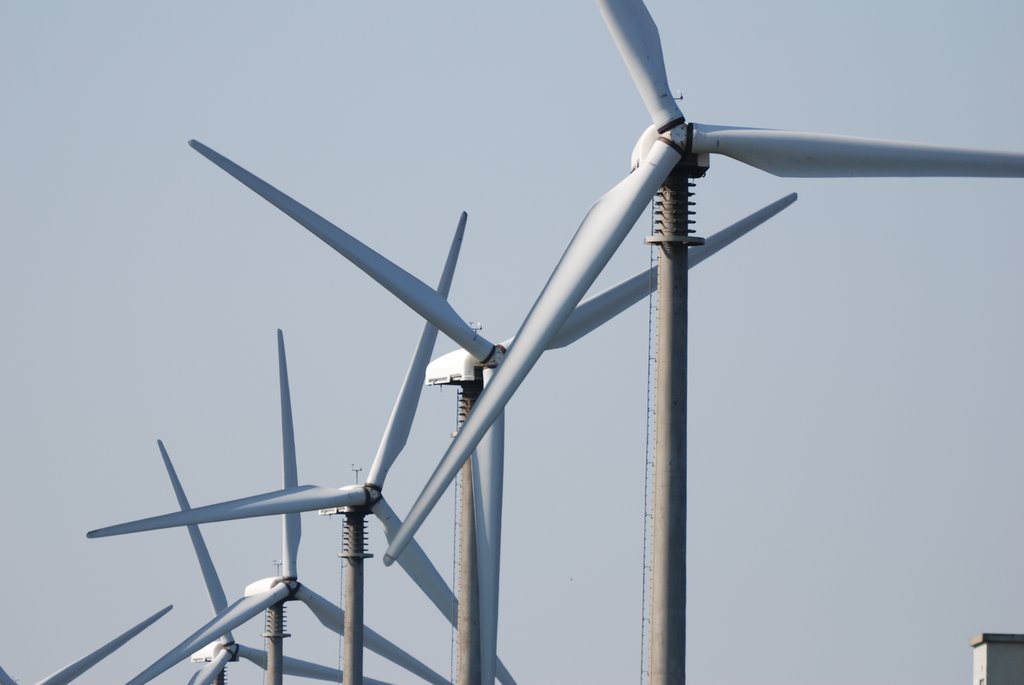 Windmolens in de Eemshaven by Jeroen Helmers