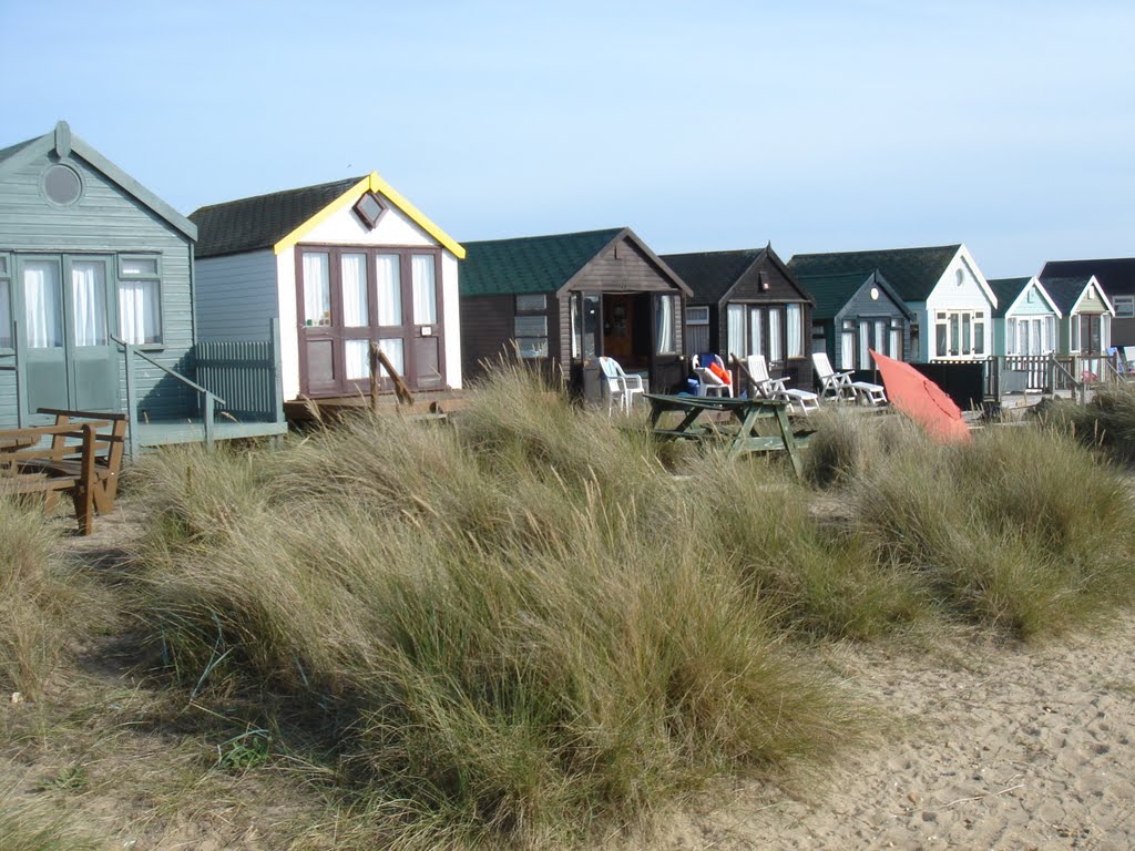 Beach huts by cowbridgeguide.co.uk