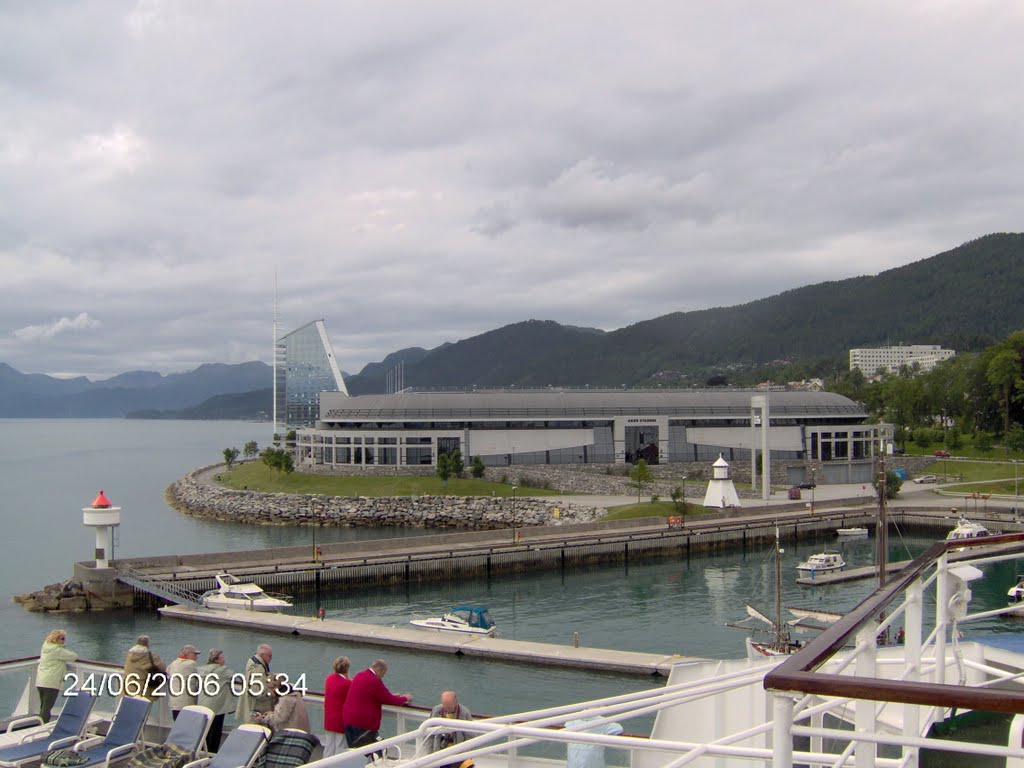 Aker-Stadion Molde by Sachsenuwe