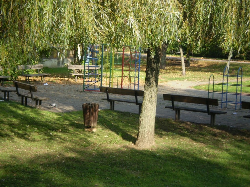 Pogled iz našeg bivšeg stana na park by rendi