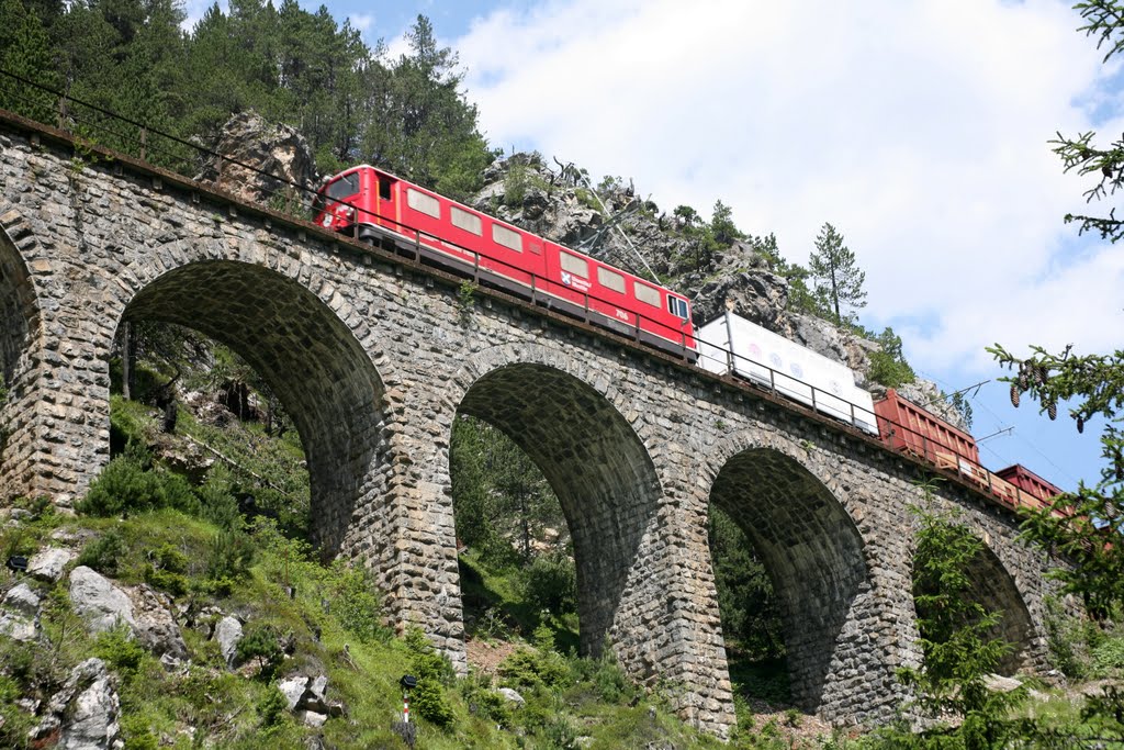 Rhätische Bahn, Graubünden, Schweiz by Hans Sterkendries