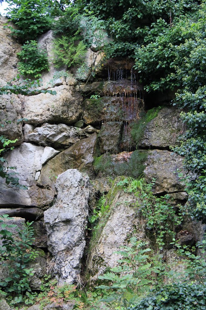 Kleiner Wasserfall beim Tempel by ValentinW.