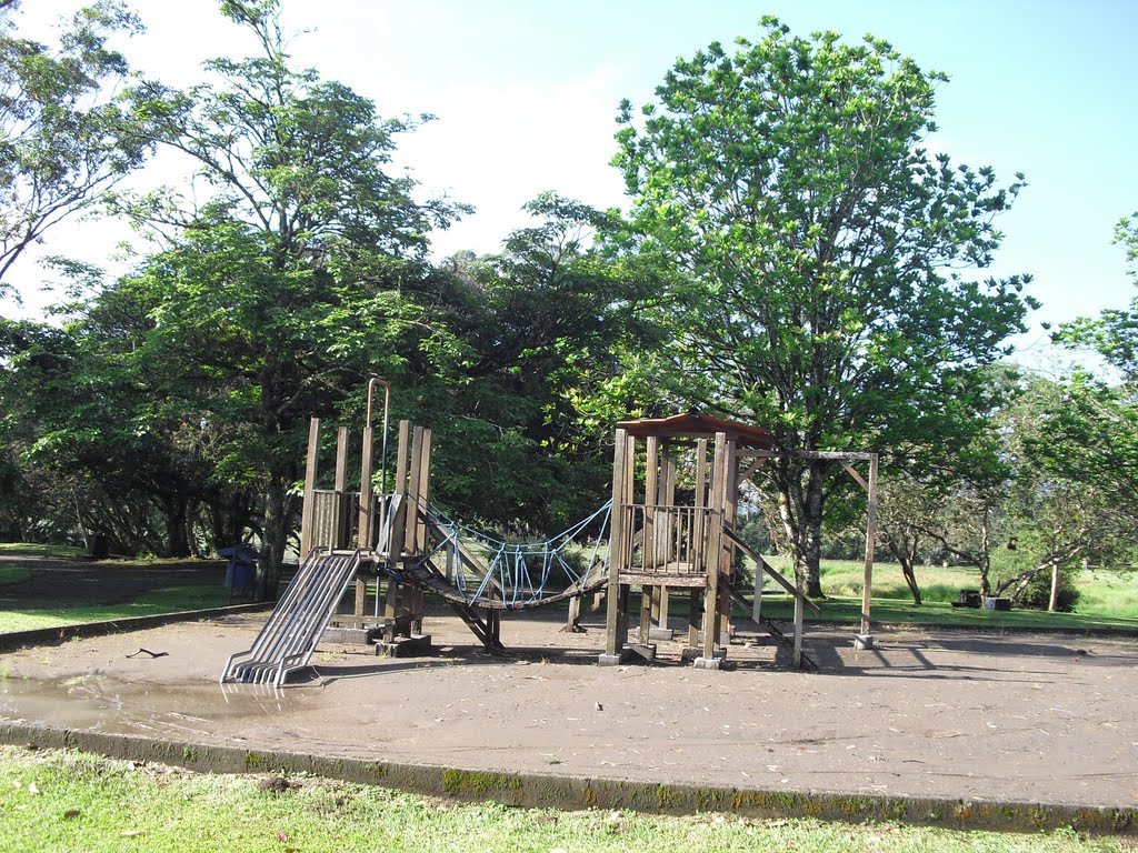 Juegos para niños sobre arena, La Laguna Paraíso - Cartago by FABIAN CV