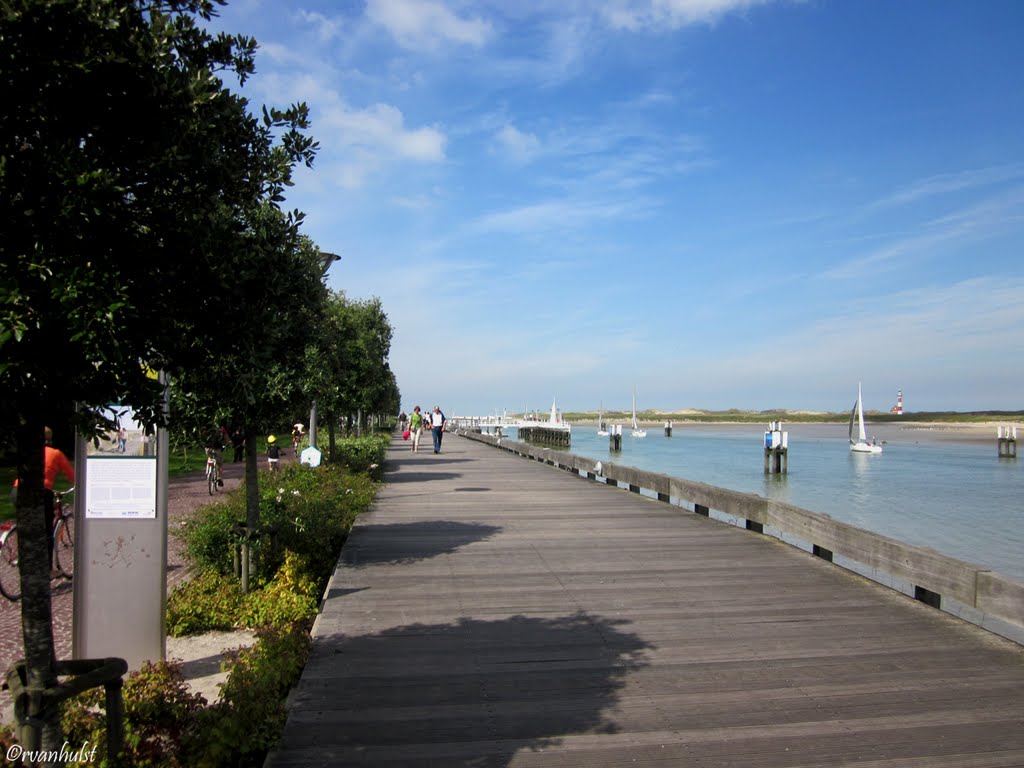 Nieuwpoort, prachtig wandelpad naast havengeul by Vanhulst