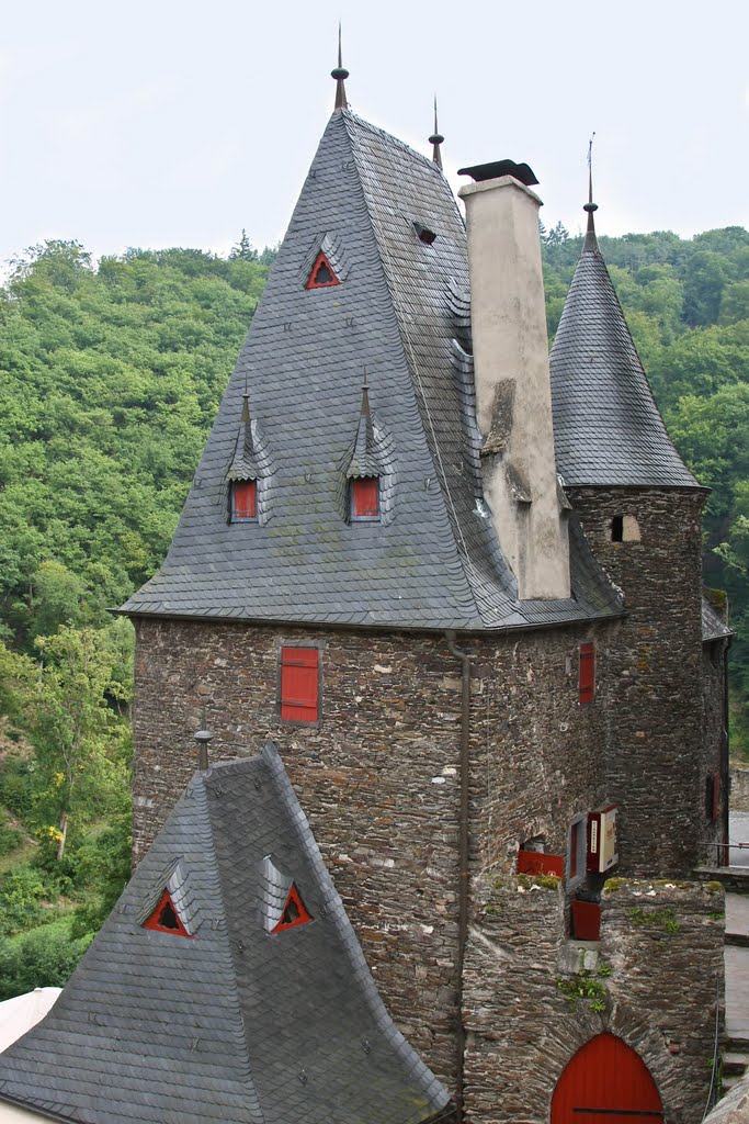 Burg Eltz 8 by Kumak64