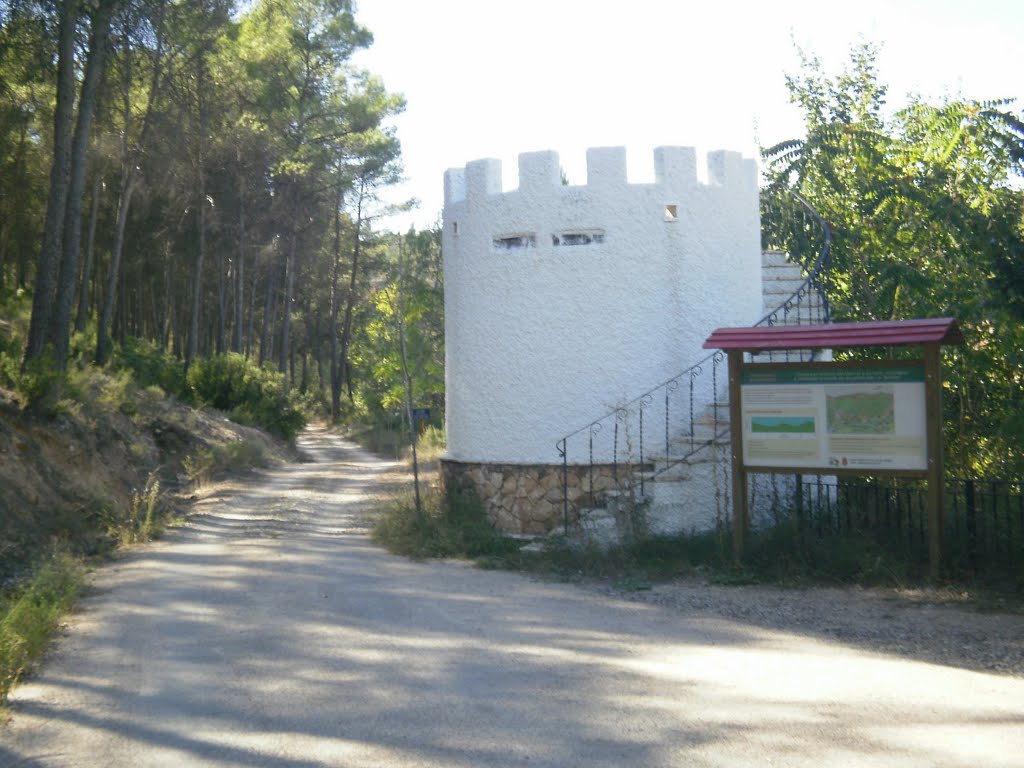 Balcón con forma de castillo en La Terrera by DnTrotaMundos ☮