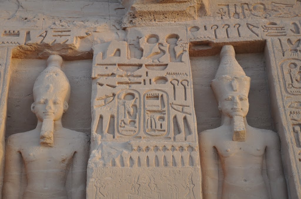 Tempio della regina Nefertari - Abu Simbel by Giuseppe Caterina - …