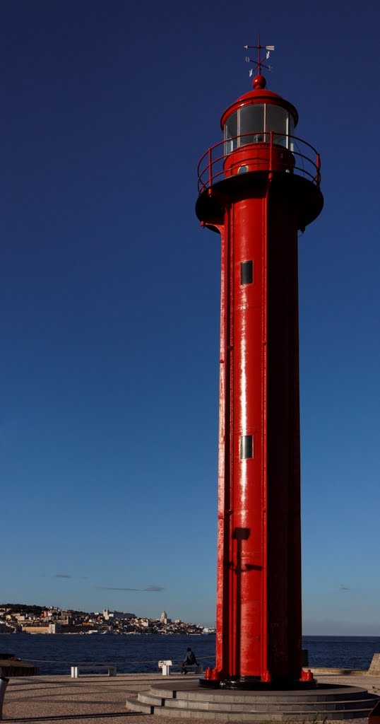 Lighthouse, Cacilhas by sandcove