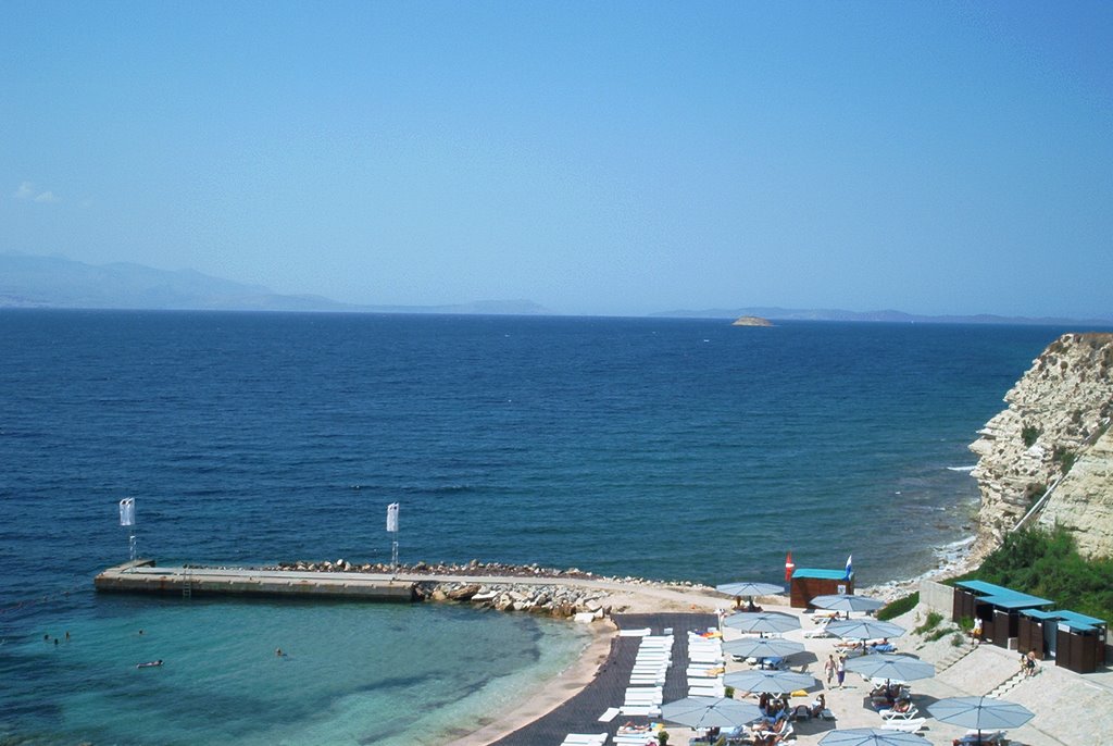 Çeşme Ontur Otel (Looking at Khios) by Ali KEFELİ