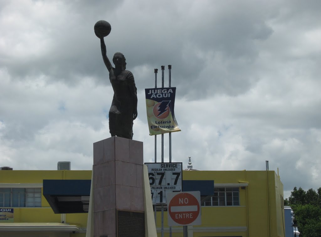 Monumento a las Mujeres en Ponce by bobpittman_ca