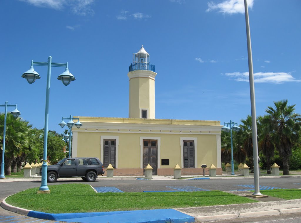 Faro Punta Figuras de Arroyo by bobpittman_ca