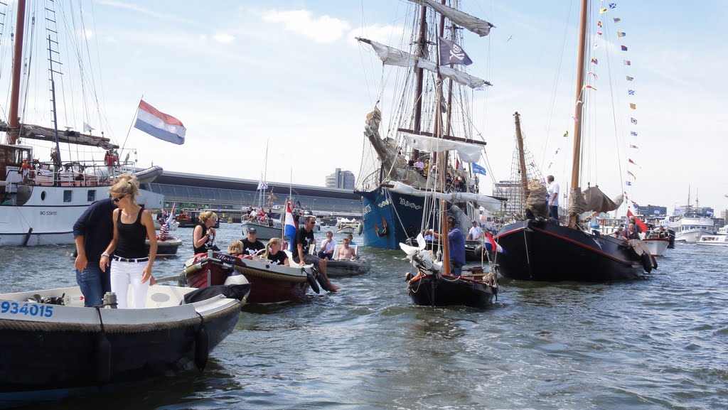 MAAK JE GEEN ZORGEN. SAIL 2010. by karel wielinga