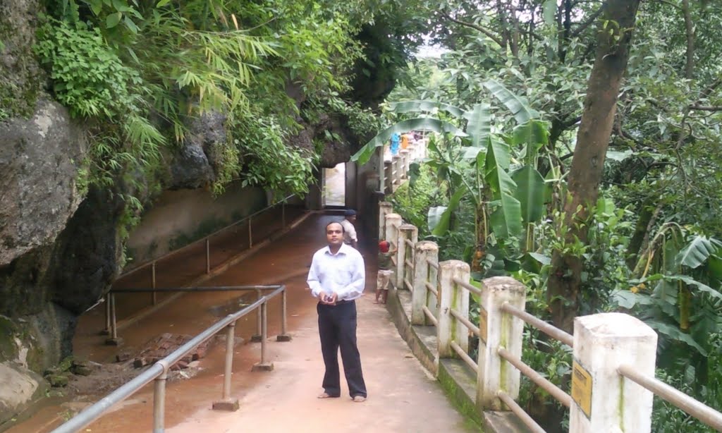 Kailas Gufa Entrance, Jaspur (India) by chhabirama