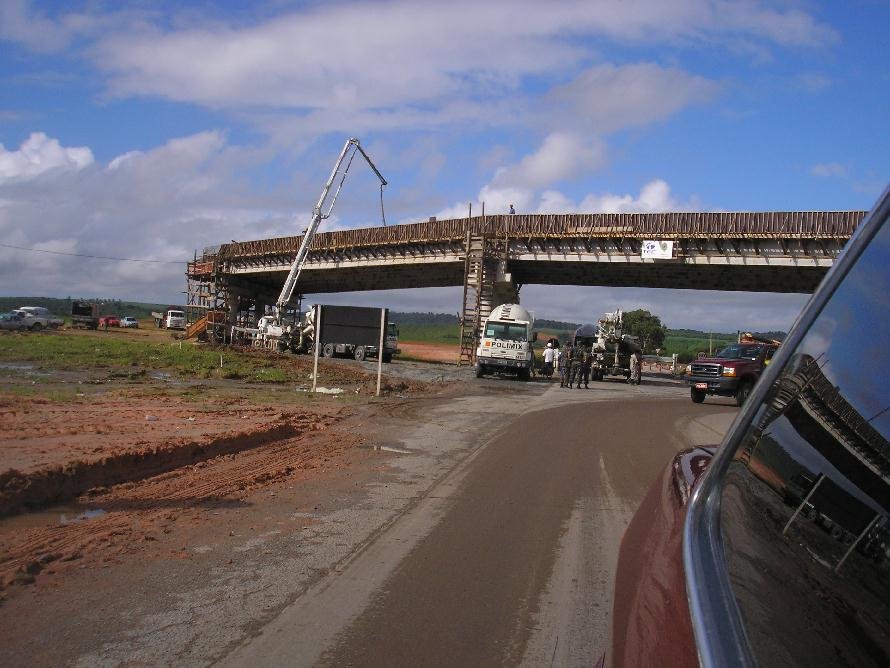 Viaduto em Construção sobre a BR-101 para a PE-75 by Beto Carvalho