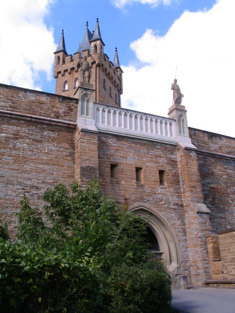 Hohenzollern burg, by János Horváth (renau…