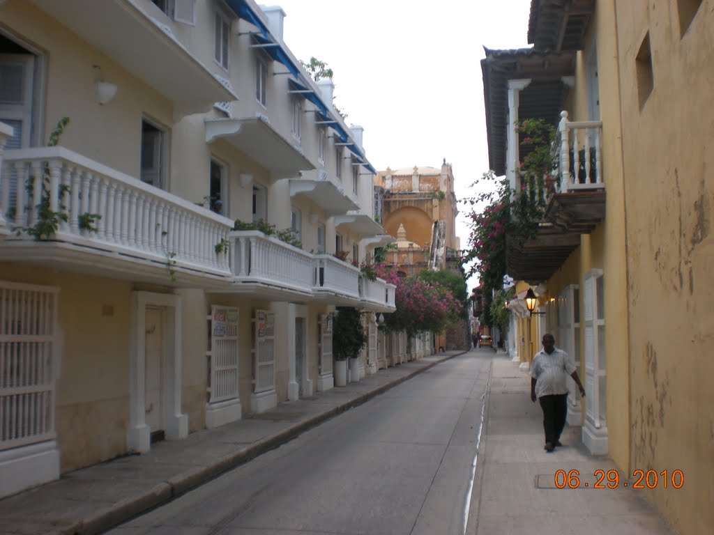 La calle mas angosta de Cartagena de Indias by perlaasis