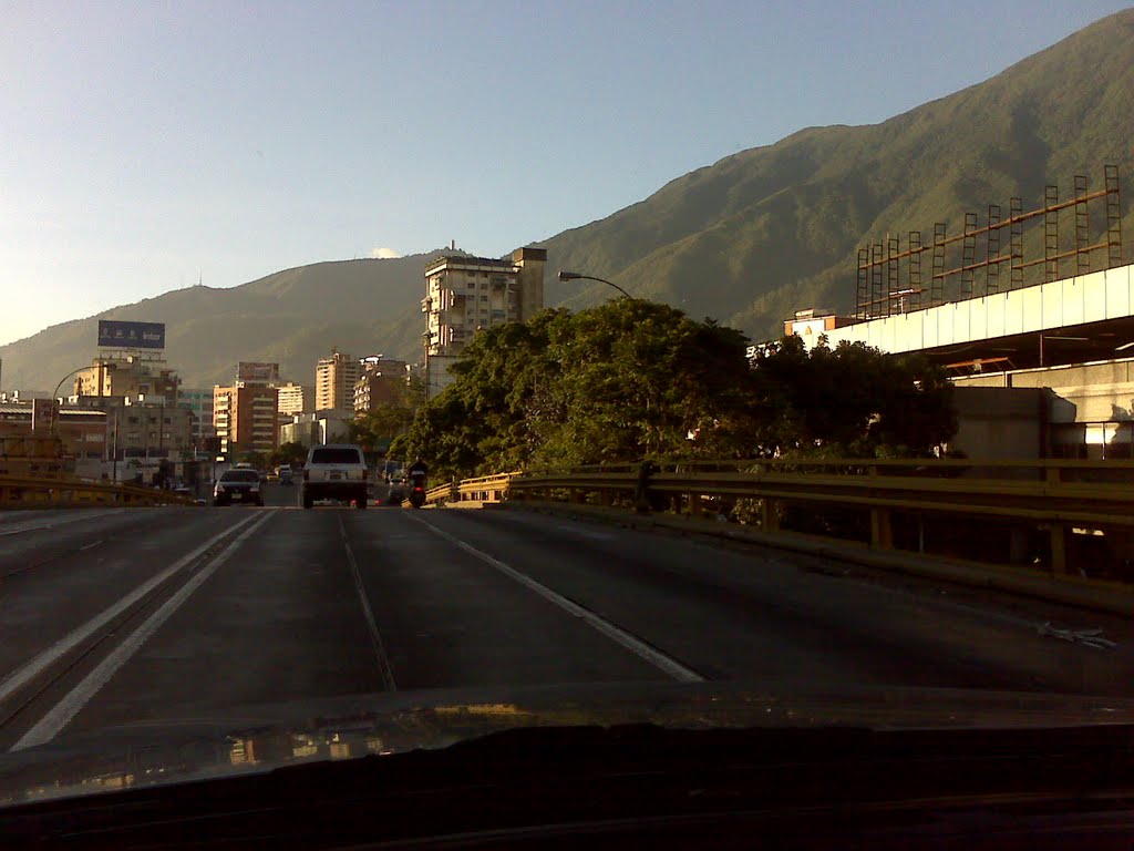 El Avila desde el elevado Los Ruices by Cjimram