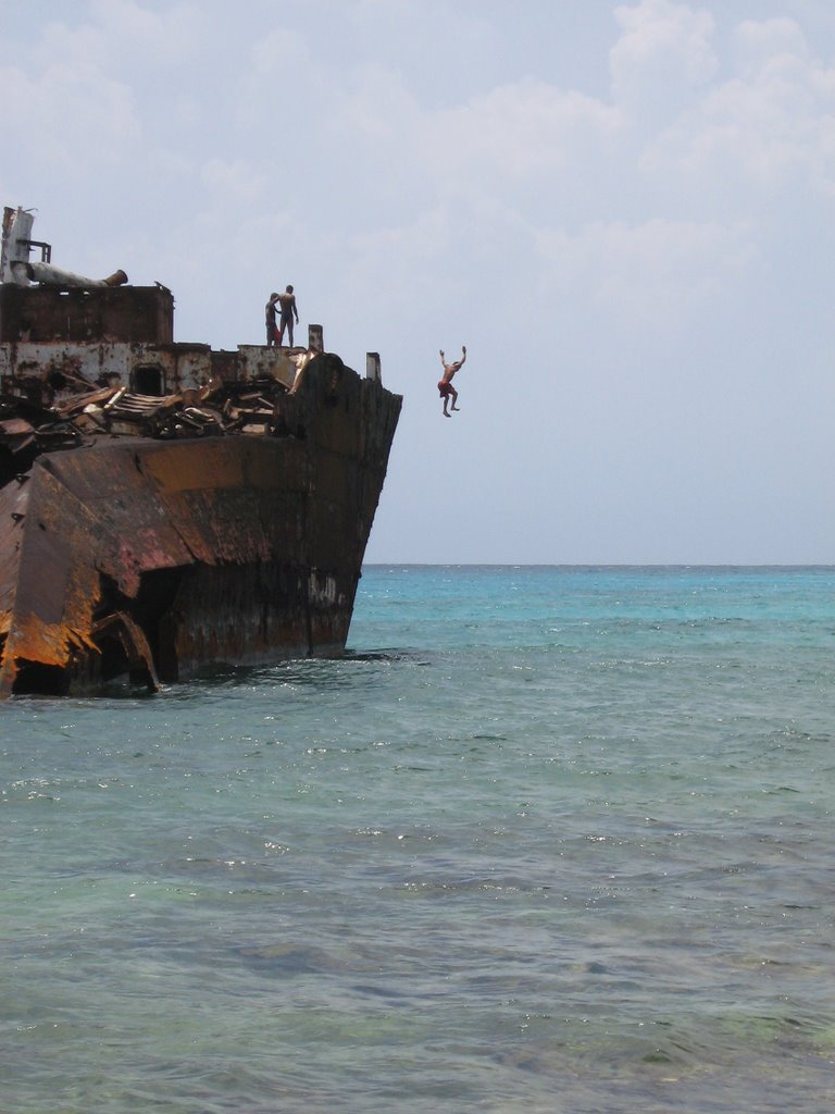 Ship and natives, san andres caribe by Nicolas www.trestipo…