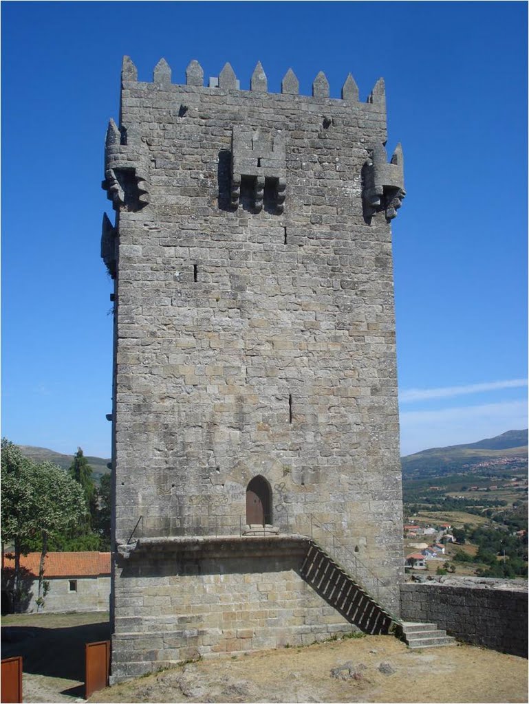 Castelo de Montalegre by Carina Tavares