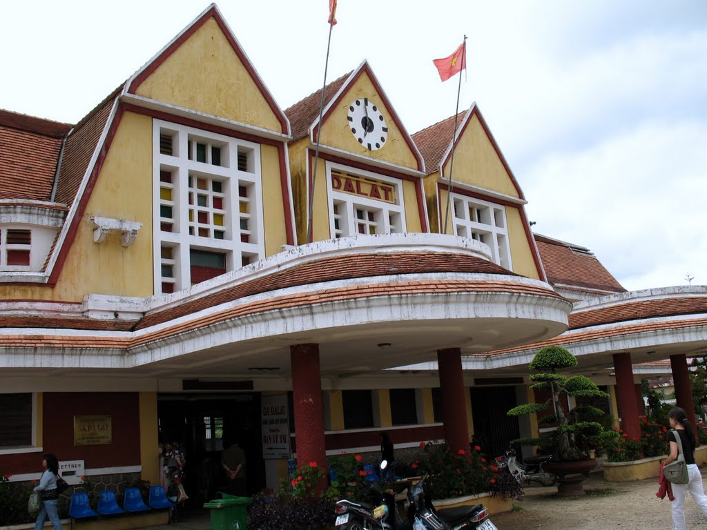 La gare de Da Lat, Vietnam, 2007 by Dang Chau Phien