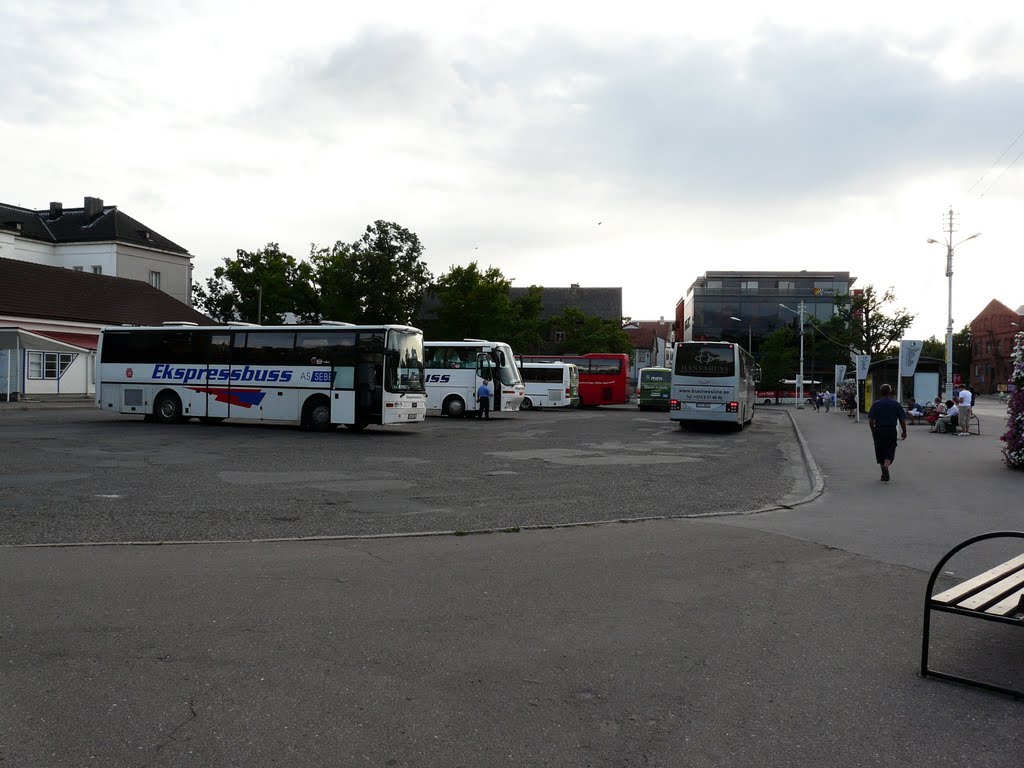 Pärnu bus station by Han de Ridder