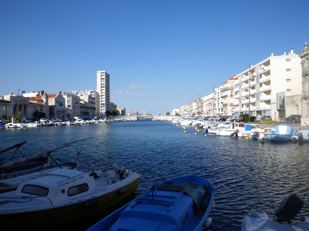 Frankreich_Languedoc-Roussillon_Hérault_Sète_Quai du Maréchal de Lattre de Tassigny by Elmokula