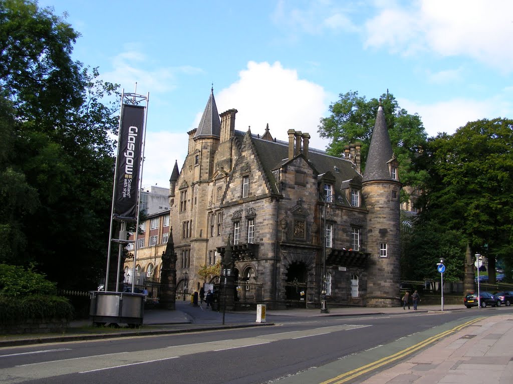 Glasgow University main entrance by Milacik