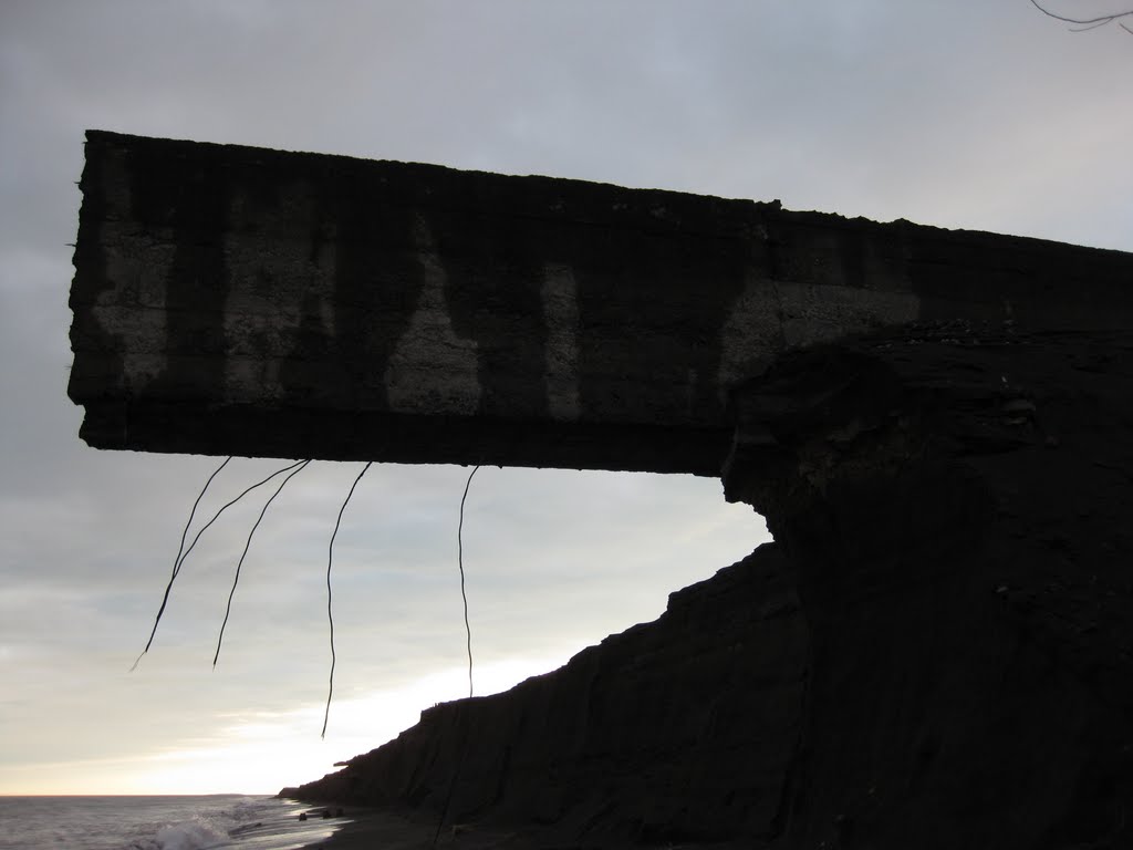 Chute From Underneath on Shore by FearTheNoFear