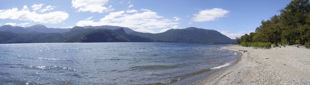 Playa en Quilaquina, Lago Lacar by Mario Prada