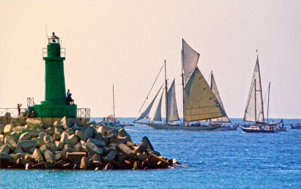 VELE D’EPOCA DI IMPERIA 8/12 settembre 2010 XVI EDIZIONE Event program XVI Edition of Vele d'Epoca di Imperia - Panerai Classic Yachts Challenge by esseil