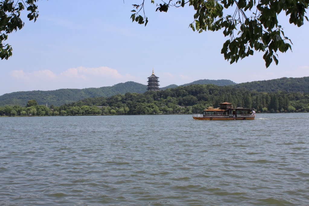 西湖雷峰塔(Leifeng Tower) by lxl0428