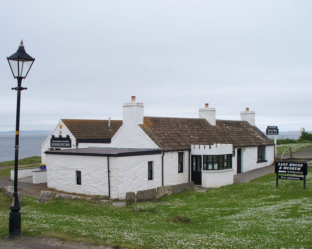 John O'Groats - East House & Museum by Roy Bell