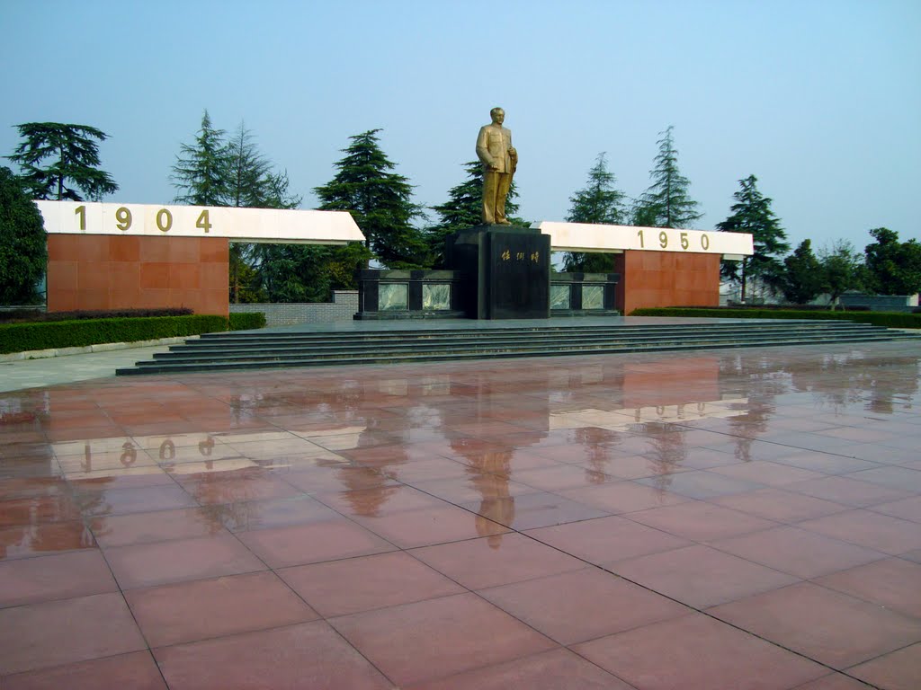 Ren Bishi Memorial Hall Statue by A J Butler