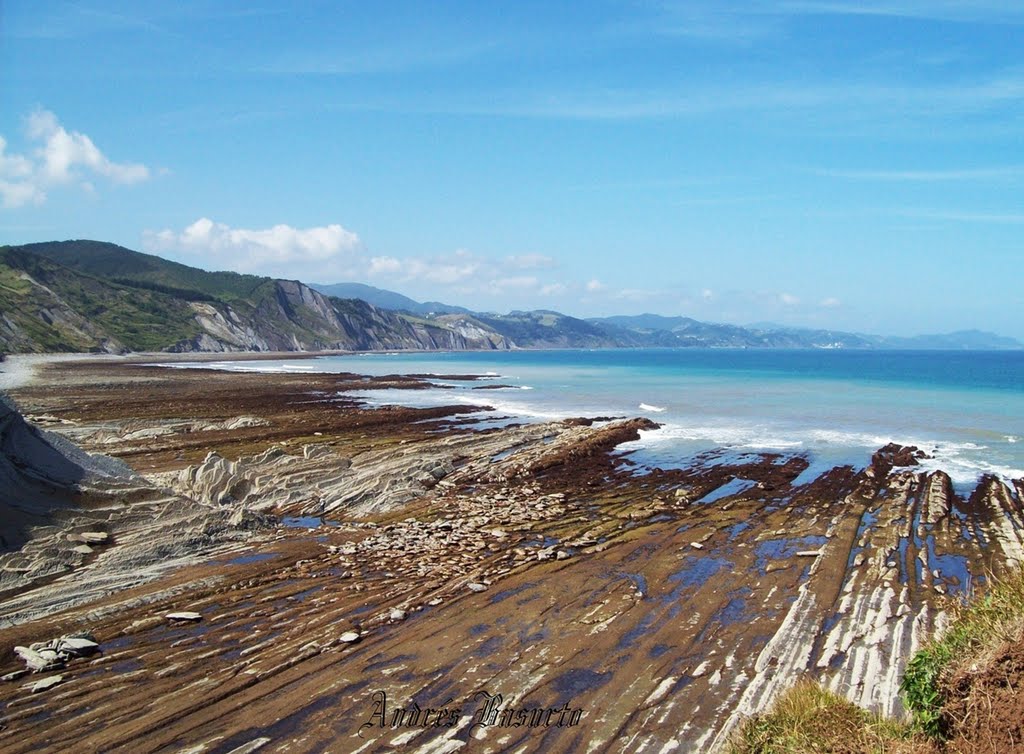 Bajamar en Zumaia by Andrés Basurto