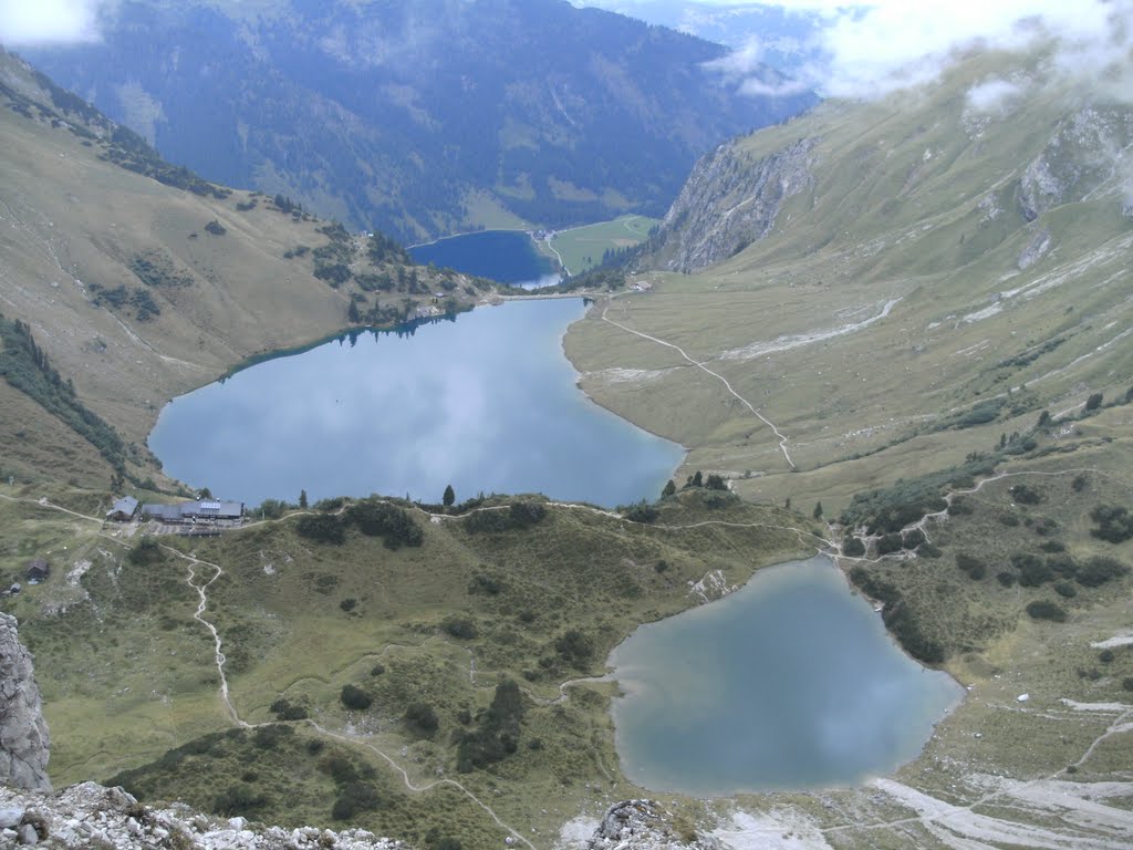 Traualpsee mit Landsberger Hütte by Senn