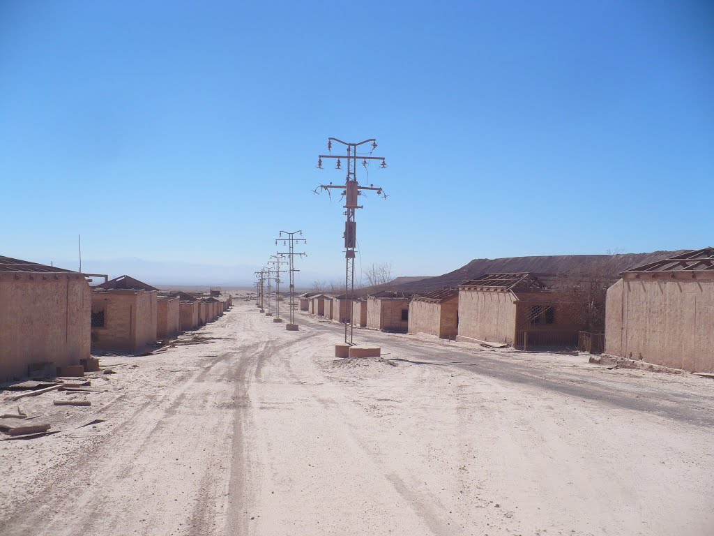 Calle de la Ex Oficina Salitrera Pedro de Valdivia by Genaro González Ayal…