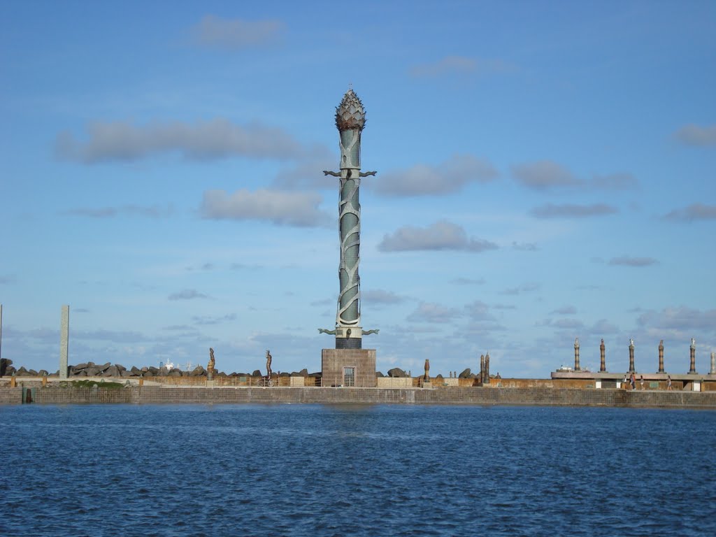 A Torre de Cristal - Obra do Artista Mundialmente conhecido Francisco Brennand by Eduardo Câmara