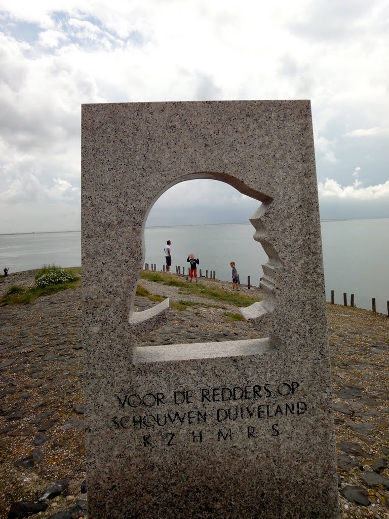 Sea Rescue monument by ednl