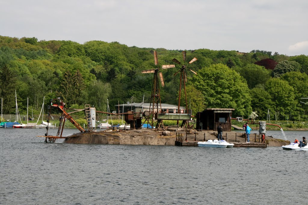 Baldeneysee Essen, Projekt zur Erhaltung der Natürlichen Ressurcen (ILya u. Emilia Kabakov) by frferdd