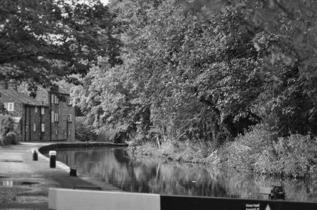 Rochdale Canal by Geoff Crowther