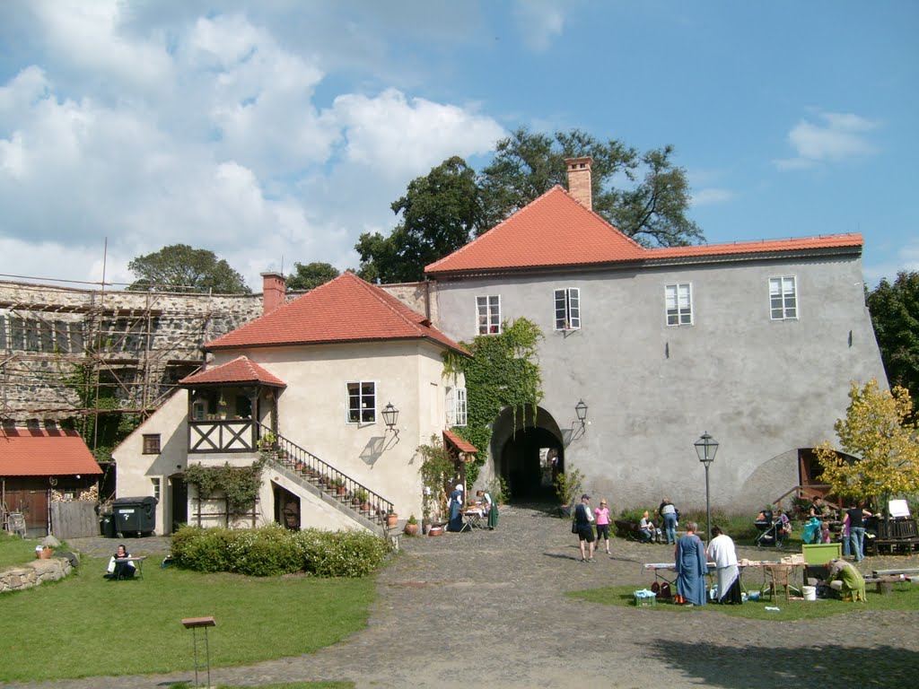 Ceska Lipa Burg Lipy, Burghof, Torhaus innen by Andreas Schumann