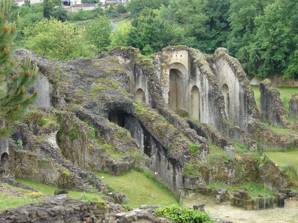 Arènes de Saintes, Saintes, Poitou-Charentes, France by M.Strīķis